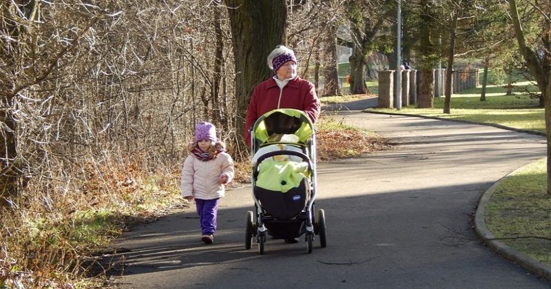 cara memilih stroller bayi