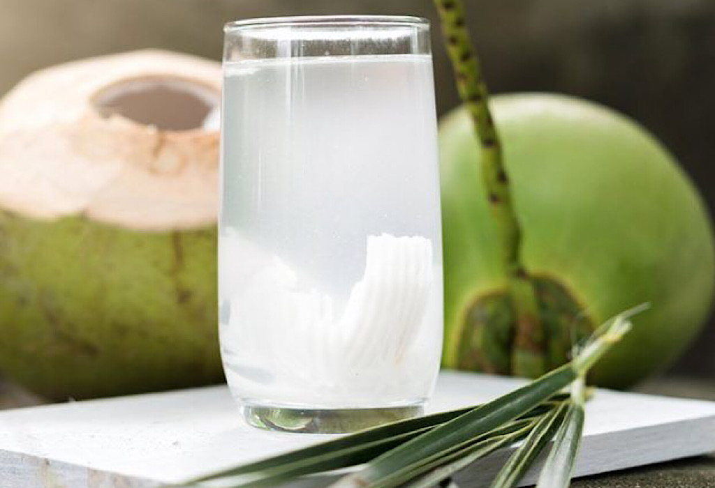 bahaya minum air kelapa saat hamil muda