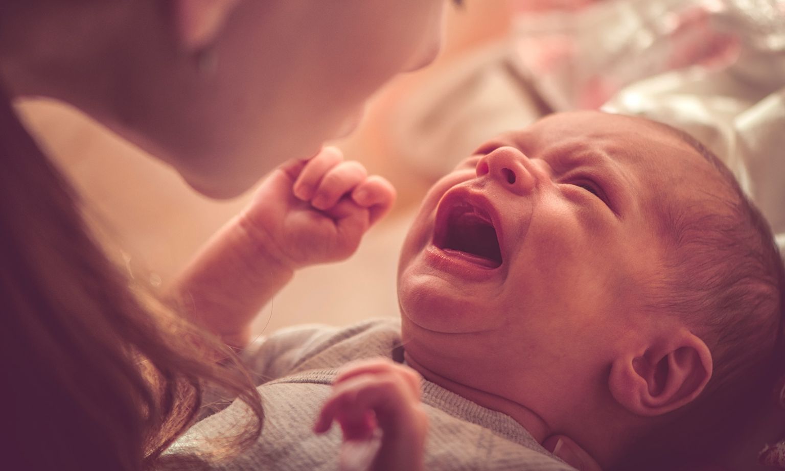 penyebab dan cara mengatasi bayi rewel di malam hari