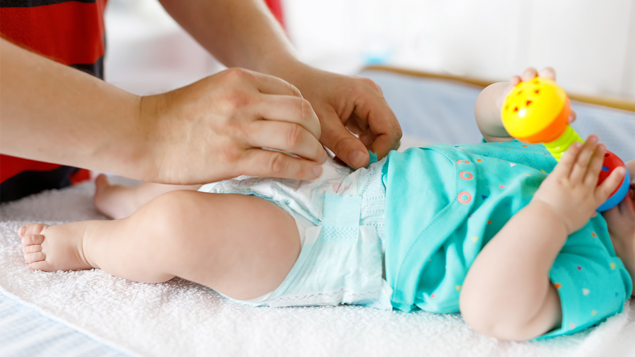 Penyebab BAB Bayi Warna Hijau Minum Susu Formula