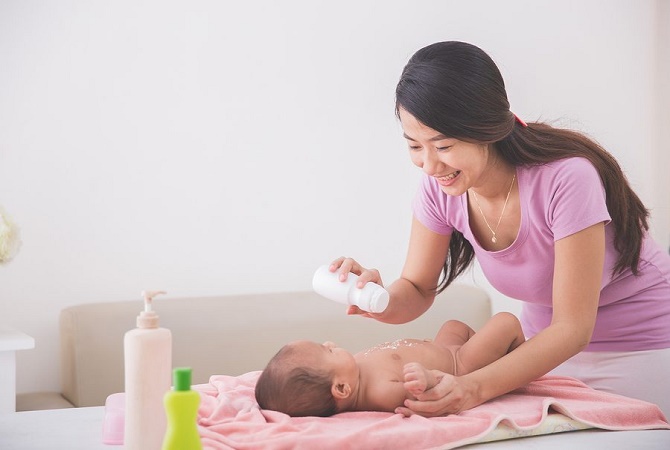 Bahaya Penggunaan Bedak Bayi