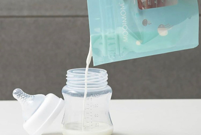 Cara Mencairkan ASI Beku dalam MOOIMOM Breastmilk Storage Bag