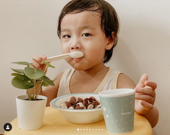 Dinnerware Set MUGU, untuk Si Kecil yang sedang belajar Makan mandiri.