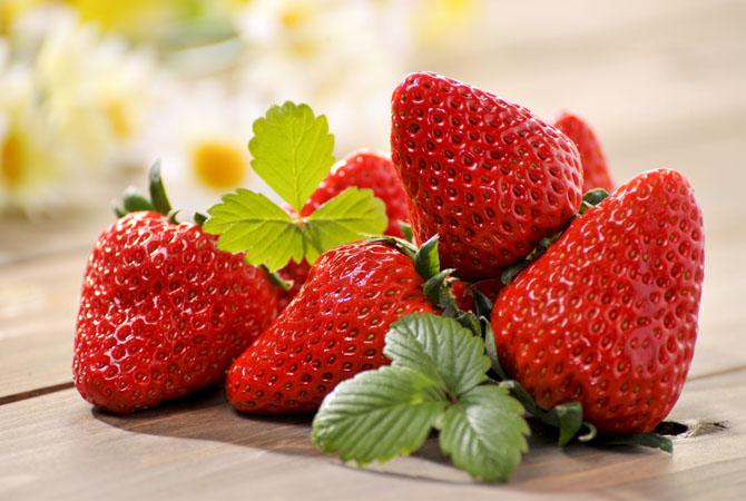 Hai Bumil, Makan Buah Strawberry yuk!