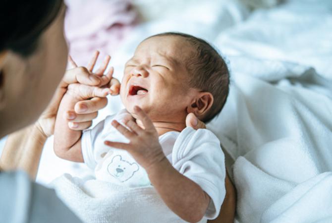 Jangan Panik! Ini Penyebab Bayi Gumoh