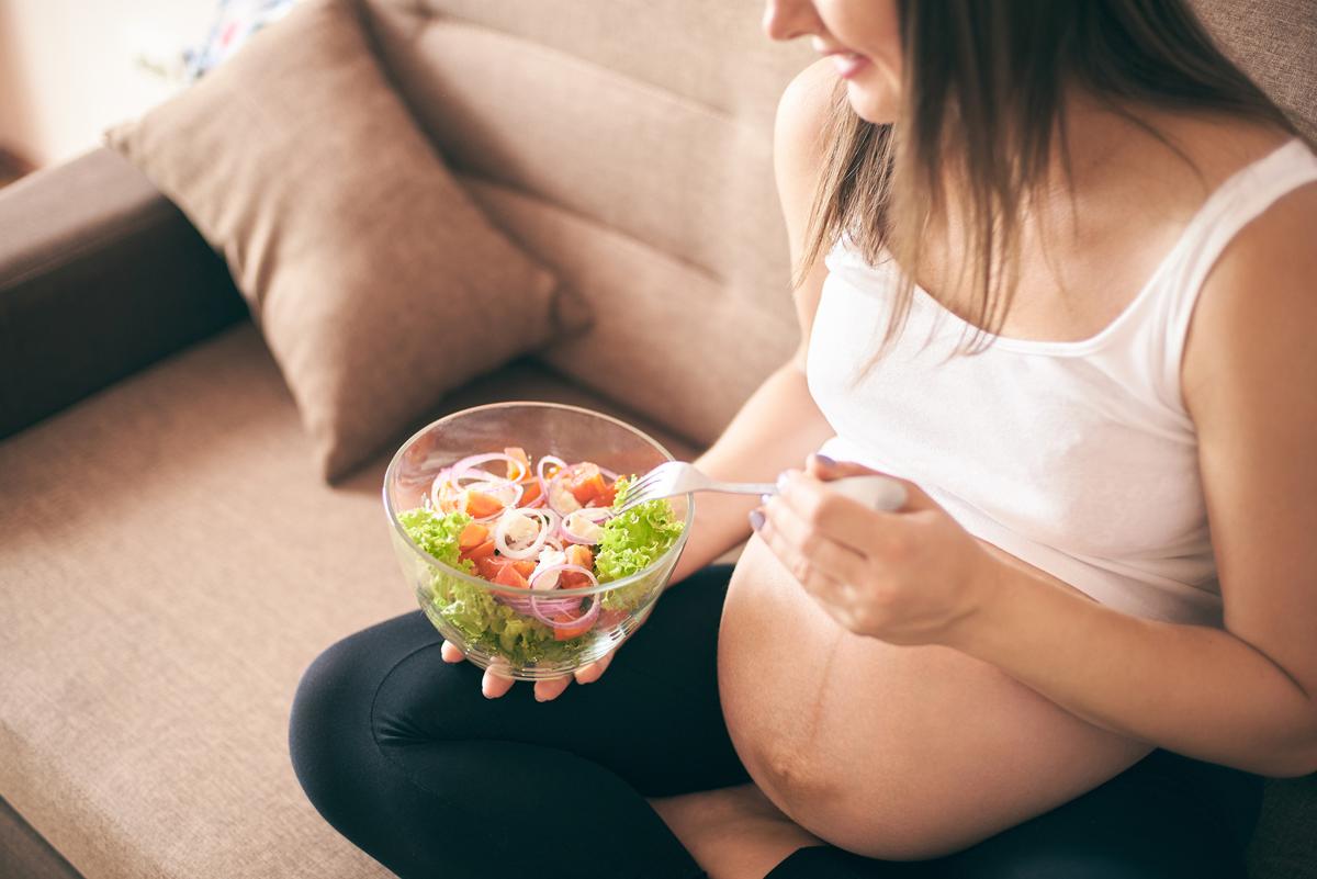 Mau Bayi Cerdas Sejak dalam Kandungan? Konsumsi 7 Makanan Ini, Yuk!