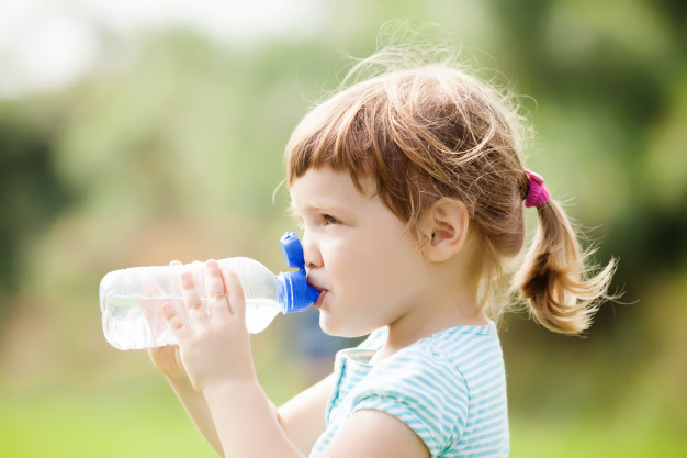 Memilih Botol Minum yang Tepat dan Aman