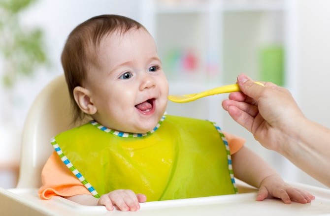 Mengatur Jadwal Makan Bayi 6 Bulan