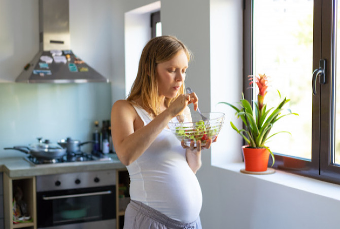 Moms Perlu Tahu, Ini 7 Makanan untuk Detoks Ibu Hamil