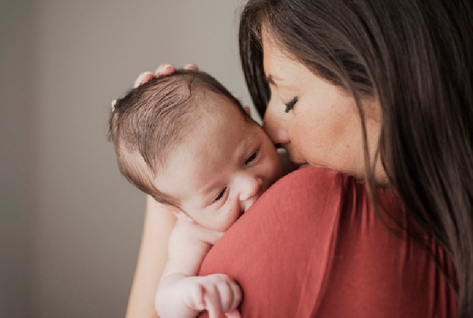 Pada Umur Berapa Bulan Leher Bayi Mulai Kuat? Simak Penjelasan Ini