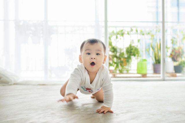 Pentingnya Fase Merangkak pada Bayi