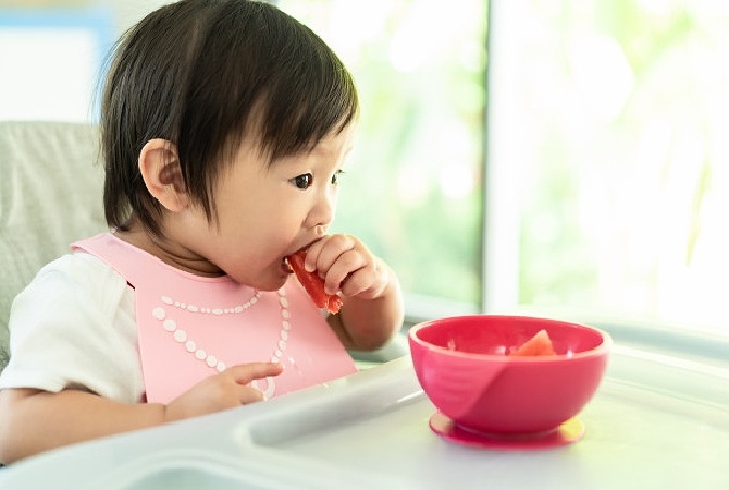 Pentingnya Mengonsumsi Makanan Sehat Sejak Kecil