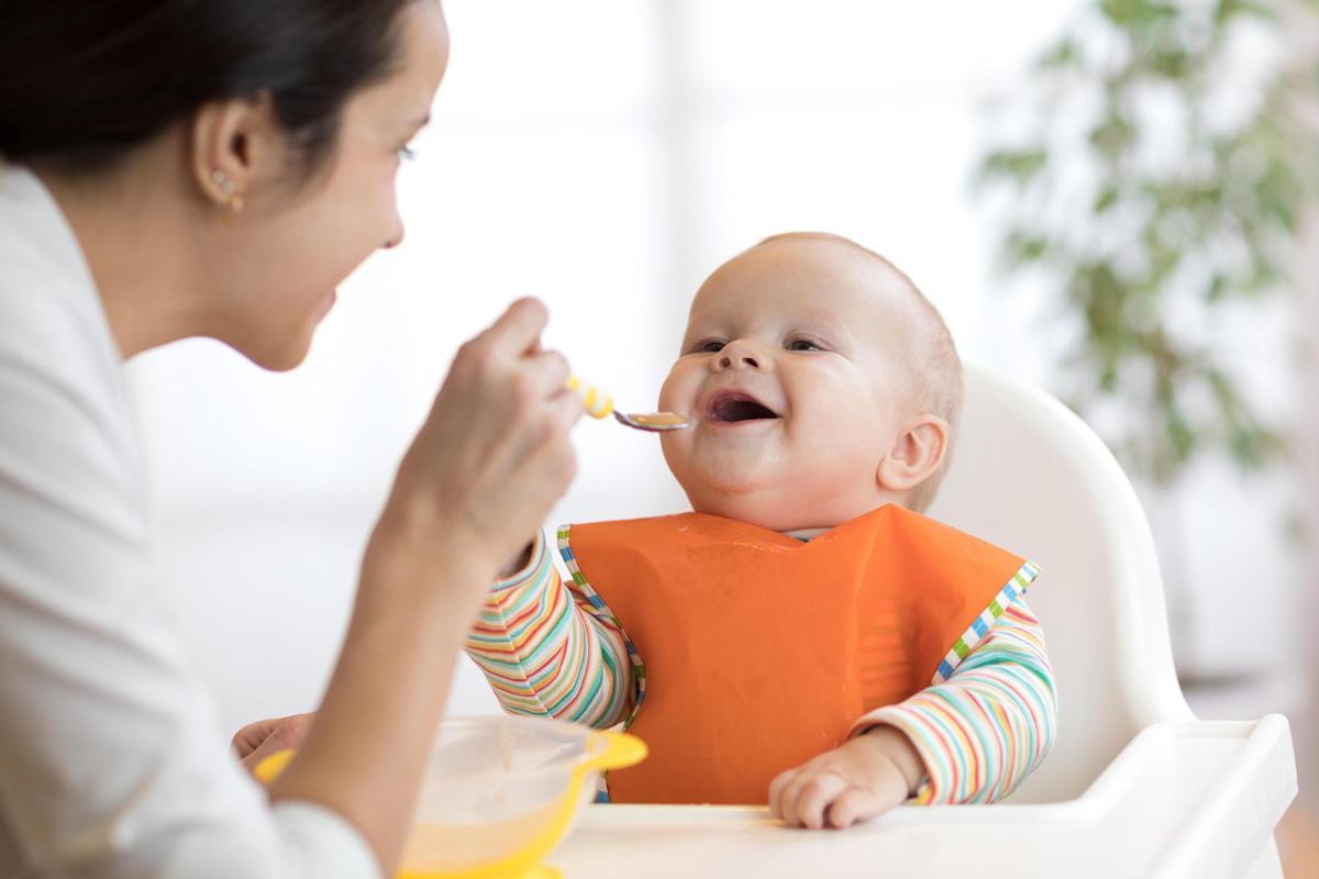 Porsi MPASI Sesuai Usia Bayi, Berikut Panduannya