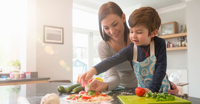 Resep Praktis Mengajarkan Anak Memasak Sejak Dini