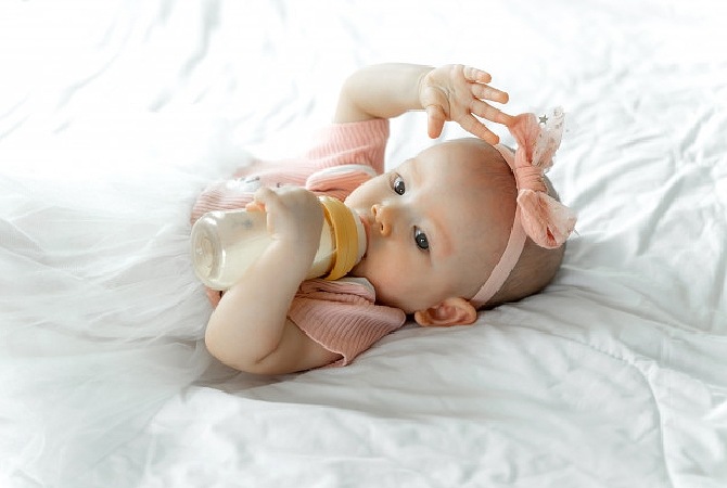 4 Tips Memilih Botol Susu Bayi