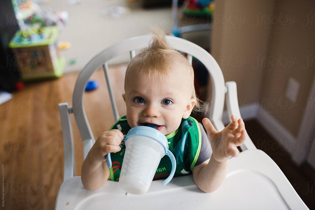 5 Tips Efektif Mengganti Botol Susu si Kecil dengan Training Bottle