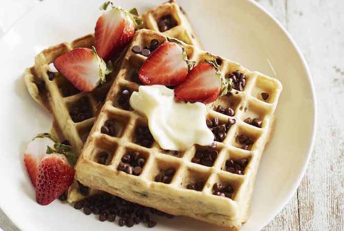 Waffle Buah Kudapan Anti Mual Ibu Hamil