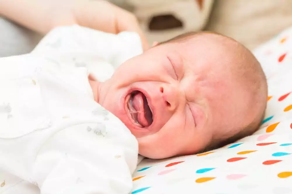 Tongue-Tie, Salah Satu Penyebab Bayi Sulit Menyusu