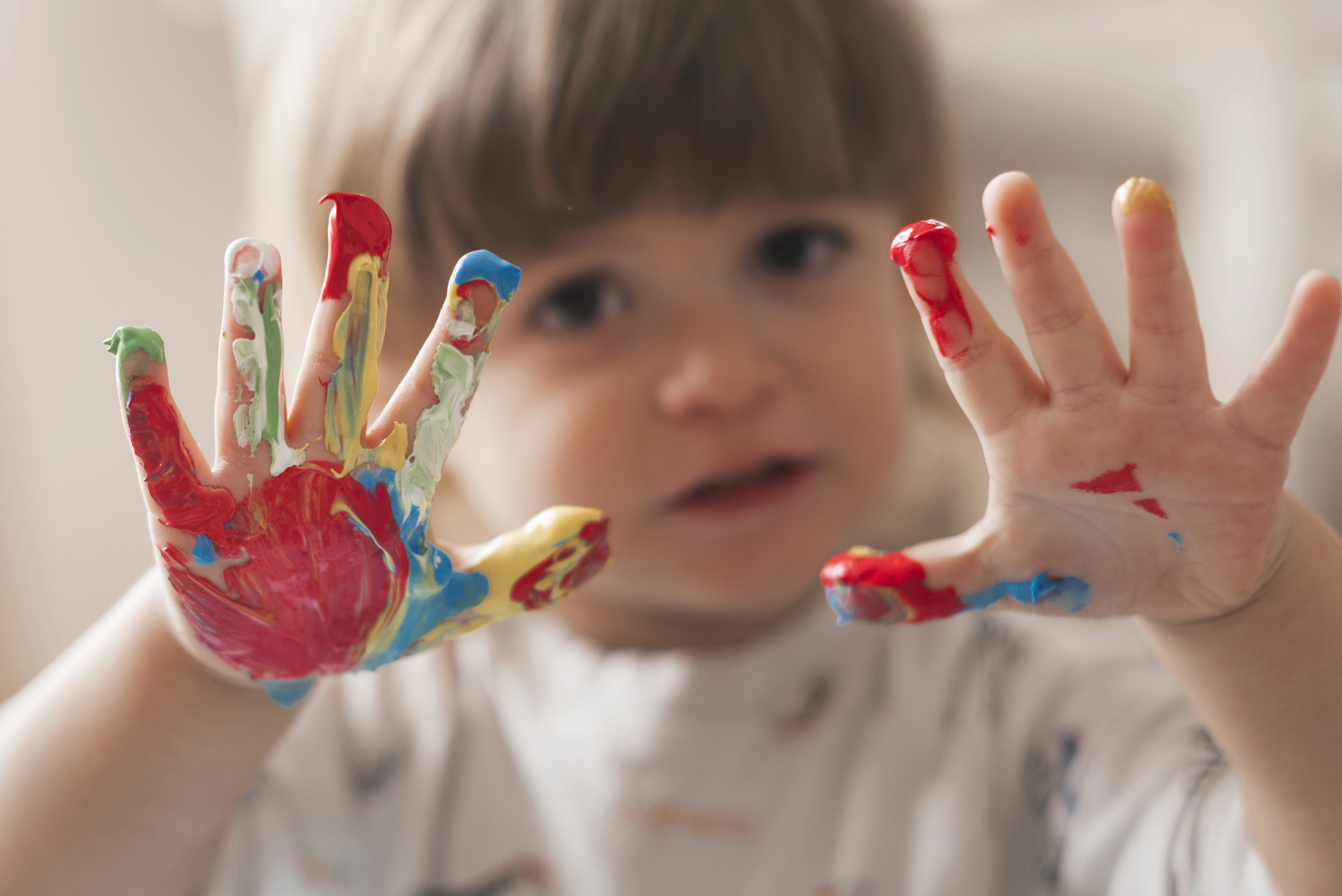 4 Jenis Mainan Sensory Play dan Manfaatnya untuk Anak Bayi