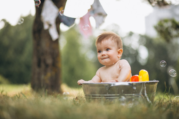 Si Kecil Berjerawat? Jangan Dipencet-pencet Ya Moms