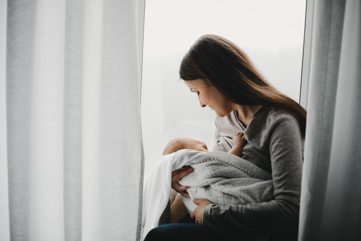 Agar Tidak Kembung! 4 Cara Sendawakan Bayi Setelah Menyusu