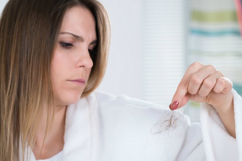 Rambut Rontok Setelah Melahirkan dan Menyusui, Kenapa Ya?