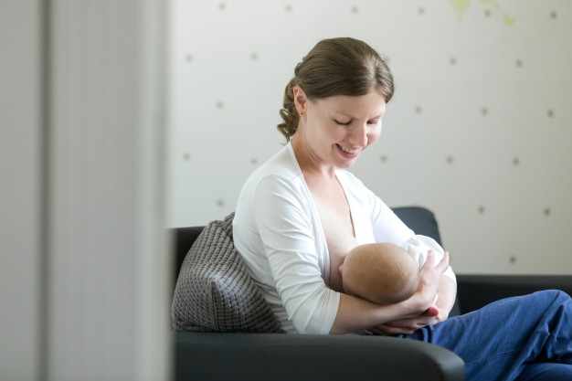 Bolehkah Ibu Menyusui Puasa? Baca ini untuk Pertimbangan ya, Moms!