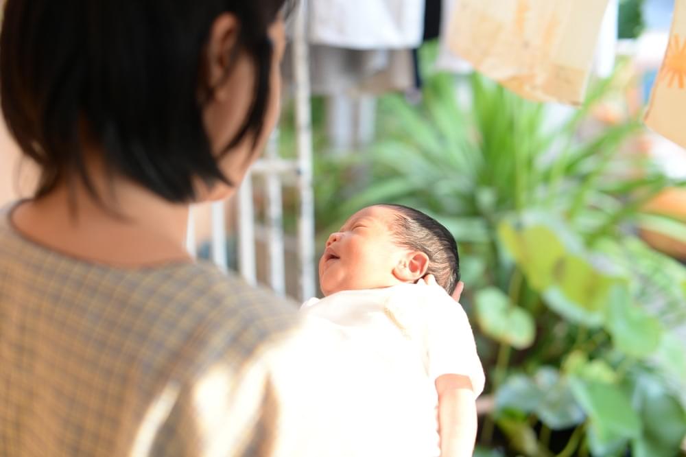 Menjemur Bayi Banyak Manfaatnya, Tapi Banyak Pula yang Harus Moms Perhatikan! Berikut Diantaranya