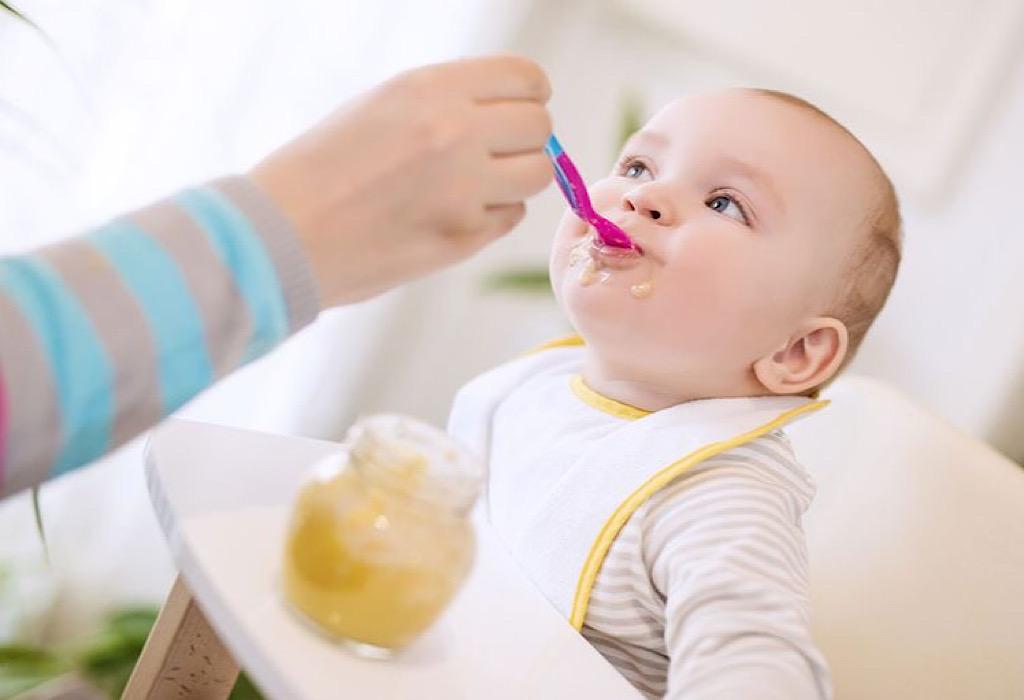 Tips Memilih Sendok Makan MPASI Bayi, Jangan Sampai Salah Pilih Yah Moms