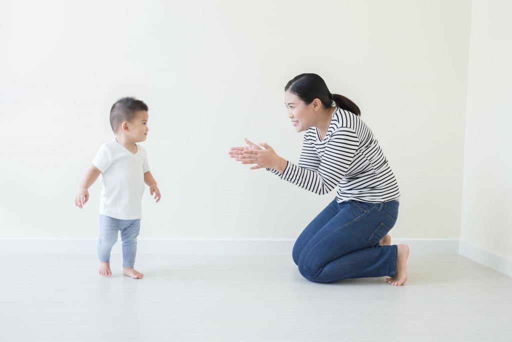 Anak Terlambat Berjalan, Yuk Moms Ketahui Penyebab dan Cara Melatih Anak untuk Berjalan