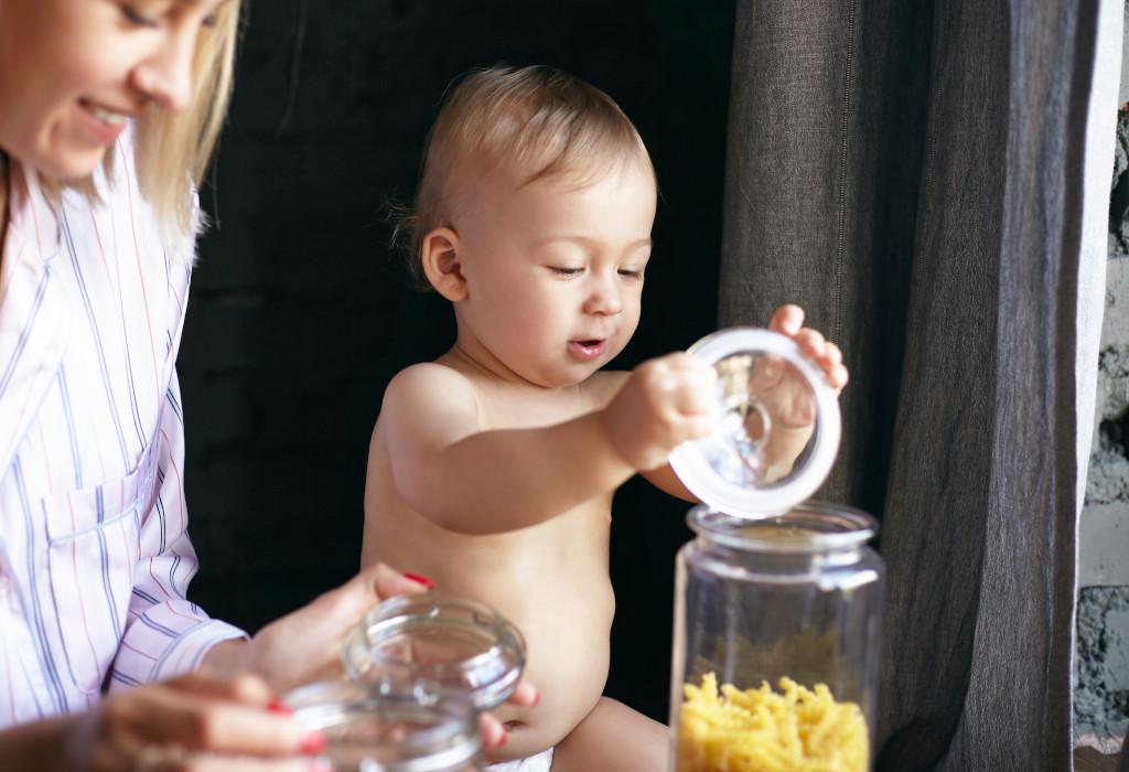 Menentukan Pilihan Menu dan Porsi Makan Bayi 1 Tahun