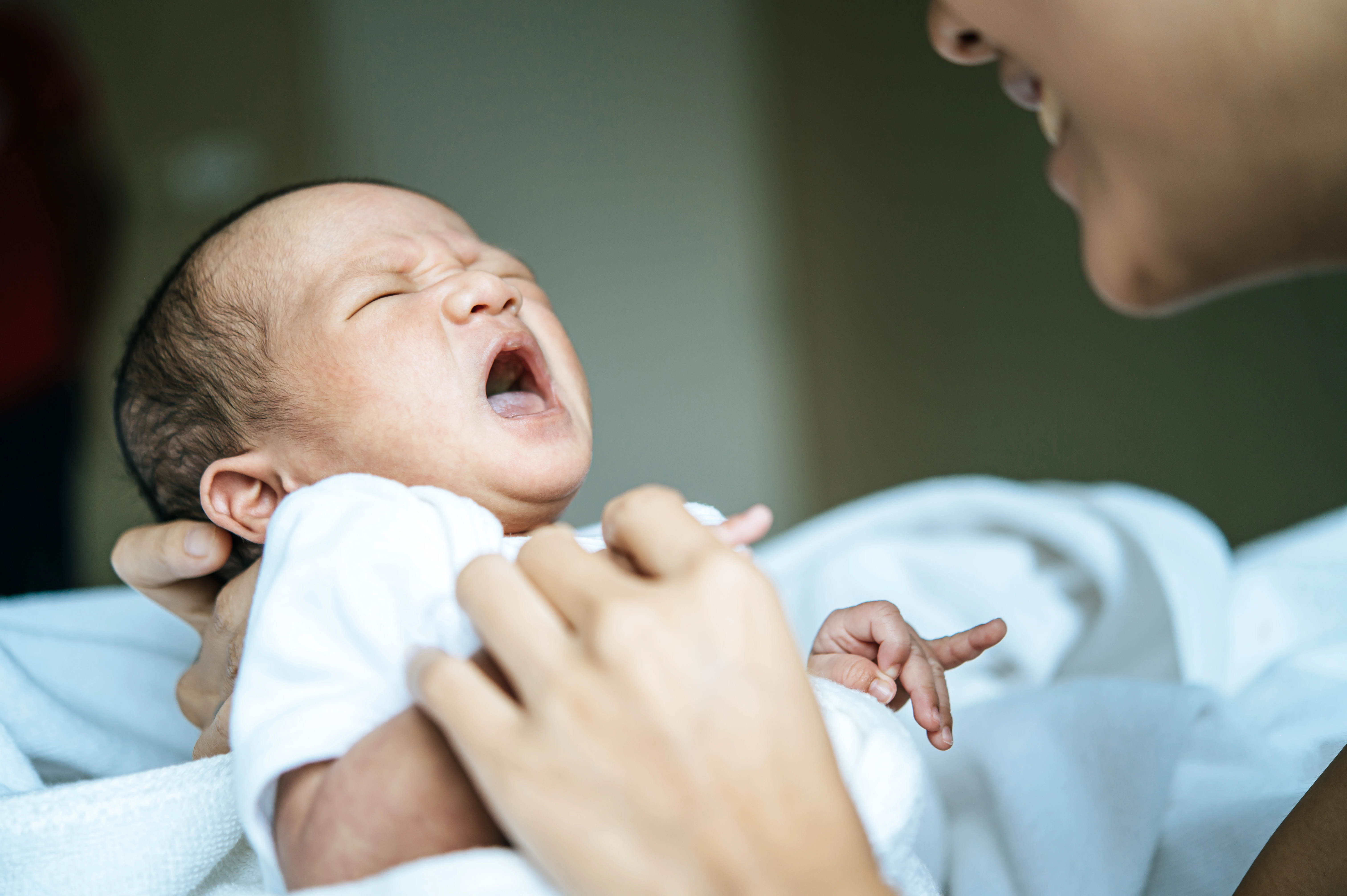 6 Cara Mengatasi Bayi Sering Tersedak saat Minum ASI