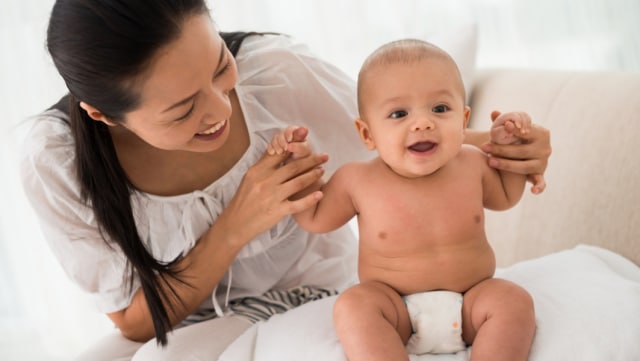 Umur Berapa Bayi Bisa Duduk? Ini hal Yang Perlu Moms Ketahui!