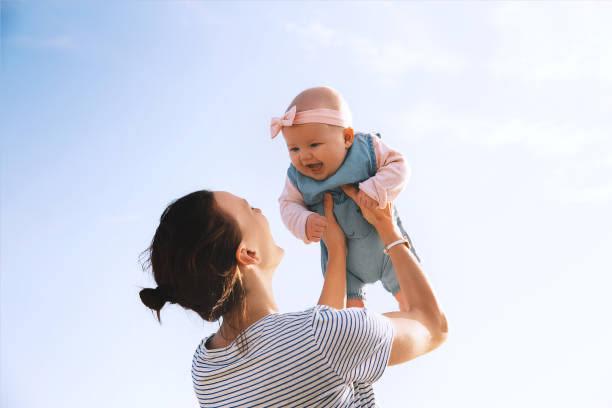 Mitos dan Fakta Seputar Penggunaan Gendongan Bayi