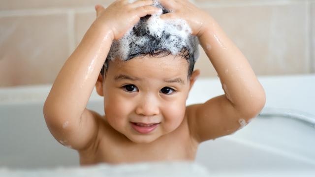 Cara Menebalkan Rambut Bayi, Simak Tipsnya ya!