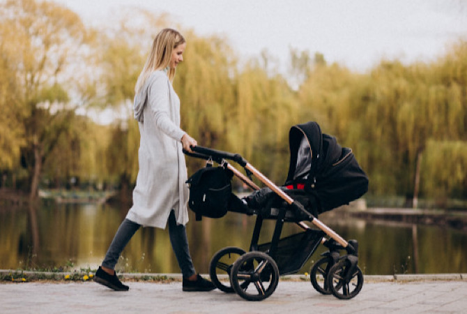 5 Kesalahan yang Bisa Membahayakan Bayi saat Penggunaan Stroller