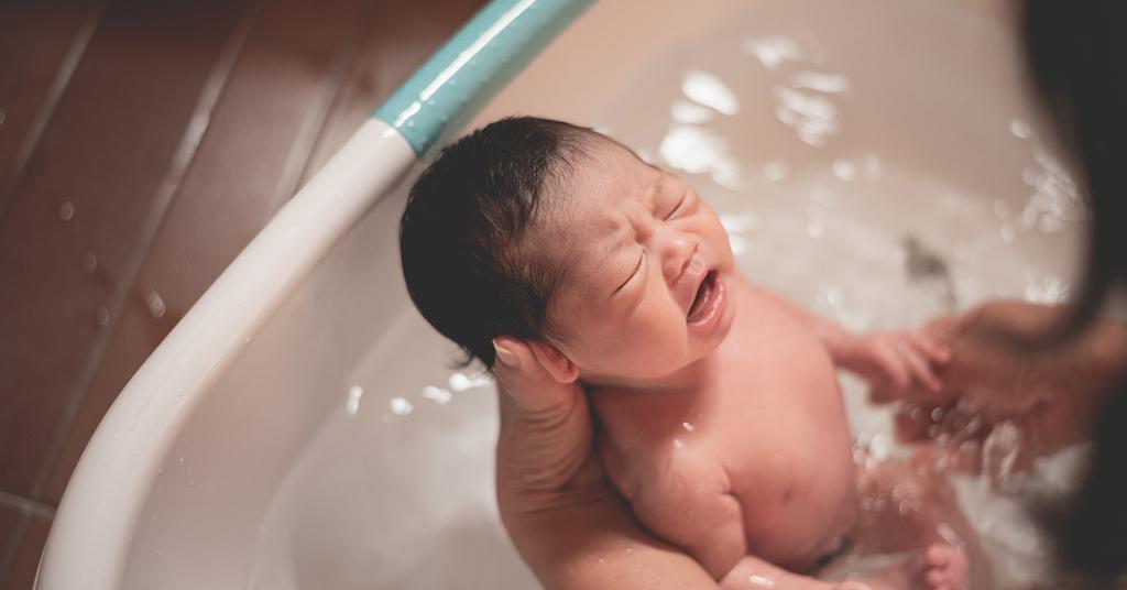 Moms Harus Tahu! Cara Tepat Memandikan Bayi Baru Lahir