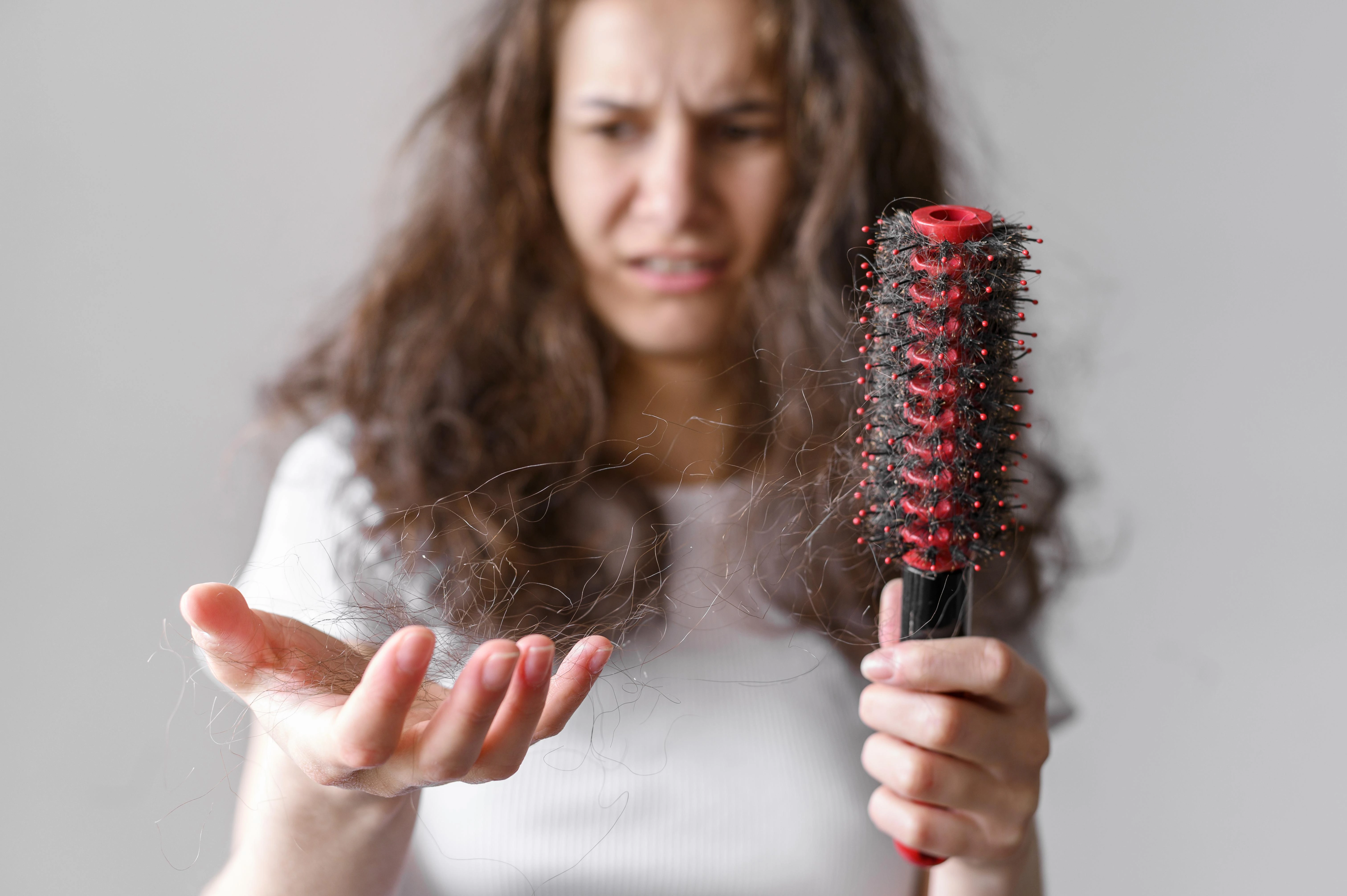 Sampai Kapan Ibu Mengalami Rambut Rontok Setelah Melahirkan?