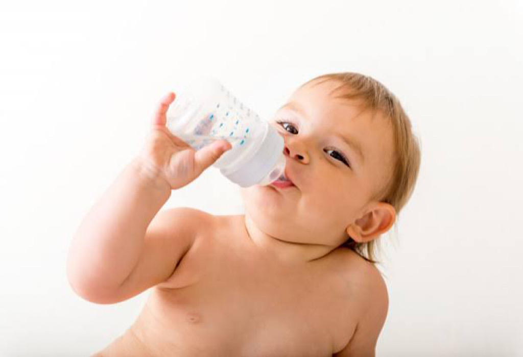 Bolehkah Bayi Minum Air Gula? Ini Jawabannya Moms!