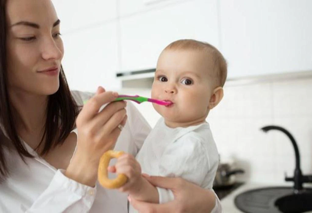 Kapan Bayi Makan Nasi? Inilah Waktu yang Tepat!