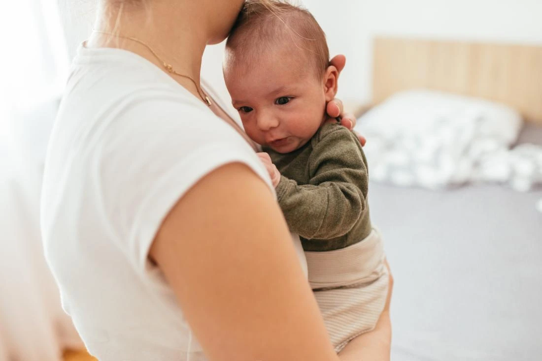 Lakukan Ini, Pertolongan Pertama Setelah Bayi Muntah!