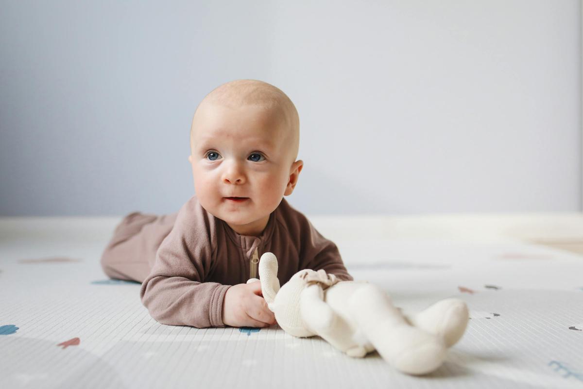 Dari Tengkurap ke Merangkak: Kunci Perkembangan Bayi Dimulai dari Tummy Time
