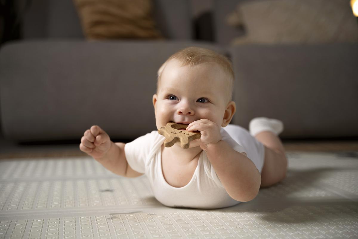 Haruskah Teether Untuk Bayi Dicuci? Ini 3 Cara Merawatnya