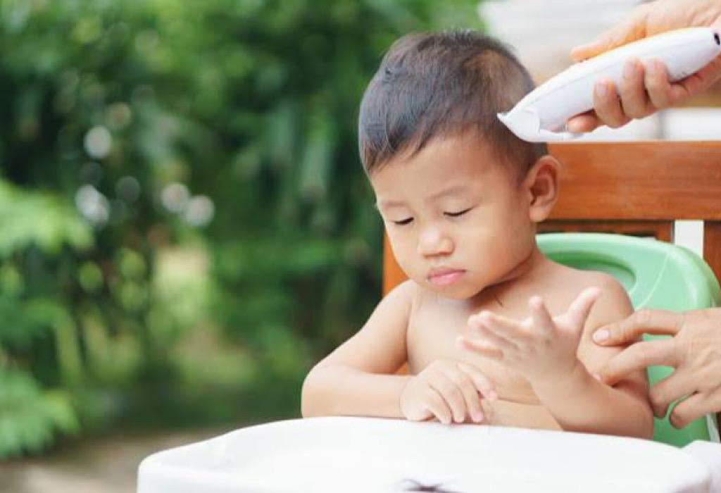 Cara Mencukur Rambut Bayi yang Aman. Anti Drama!