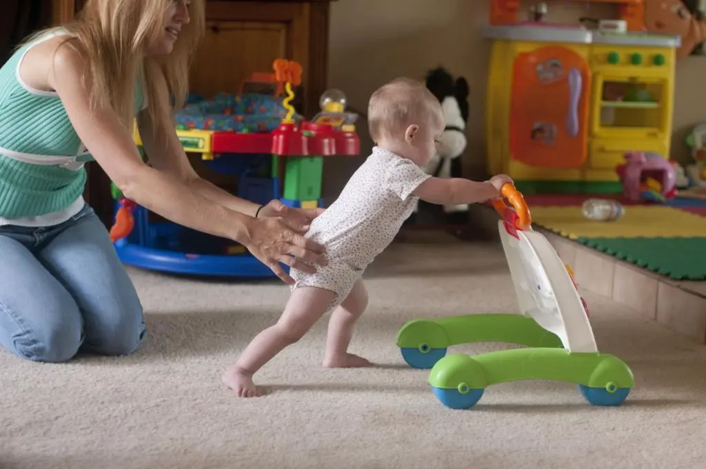 3 Rekomendasi Alat Bantu Jalan Bayi Selain Baby Walker