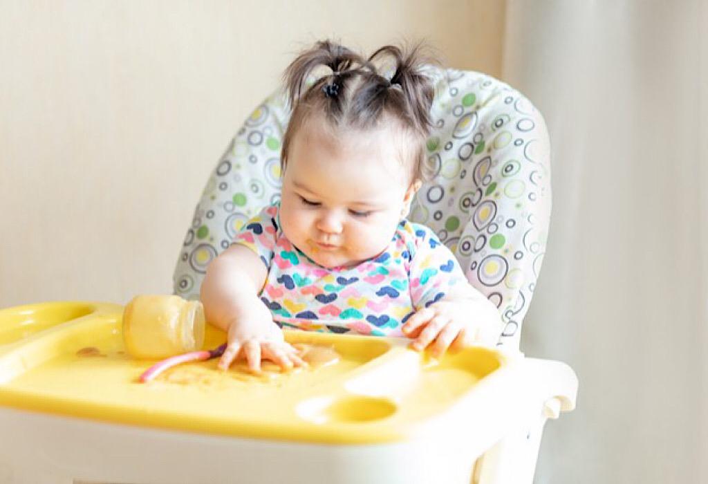 Mengenalkan MPASI dengan Metode Baby Led Weaning