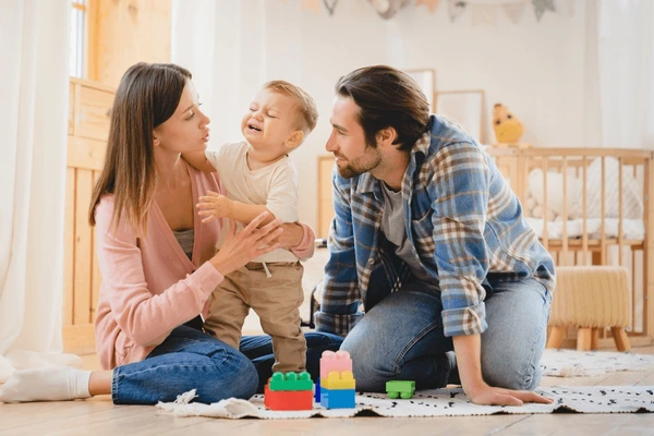 Ini Dia Pentingnya Kerja Sama Dads dan Moms Dalam Mengasuh Si Kecil