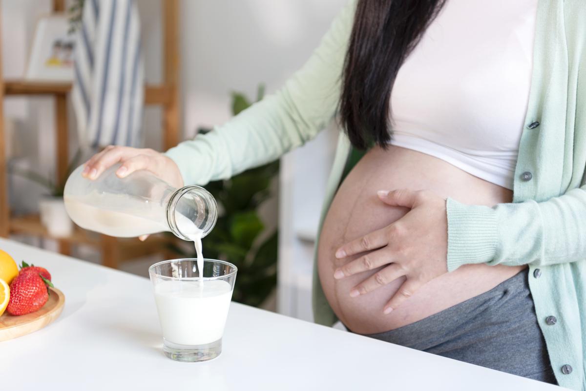 Kapan Waktu untuk Moms Sebaiknya Minum Susu Ibu Hamil?