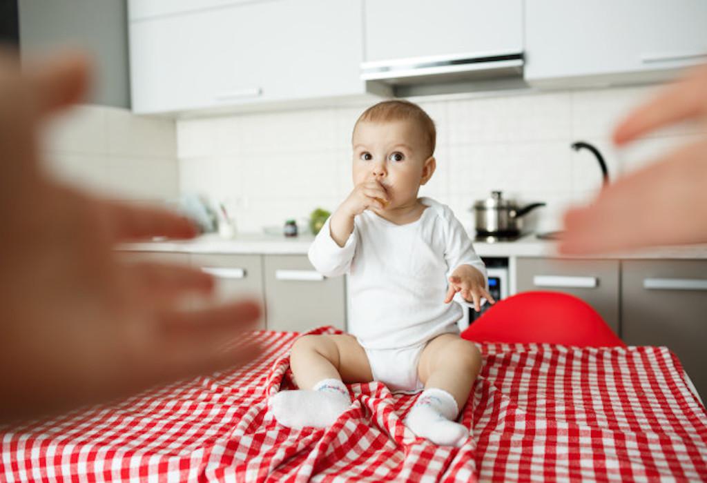 Frekuensi BAB Bayi Berkurang Seiring Pertambahan Usia