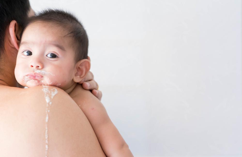 Bayi Muntah Setelah Minum ASI? Lakukan 7 Hal Ini